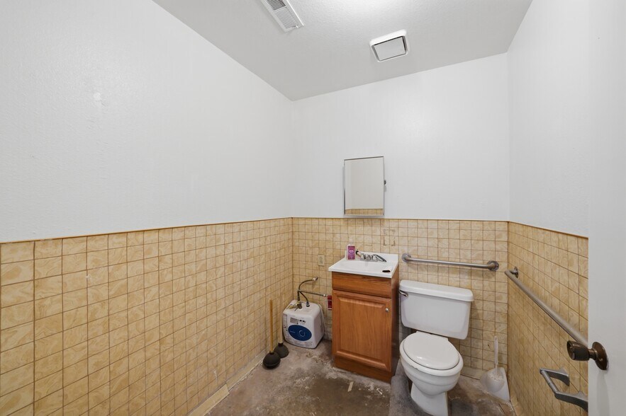 More Photos Of 12493 Loma Rica Dr, Grass Valley Industrial For Sale