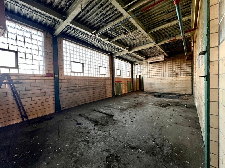 More Photos Of 1700 Island Ave, Pittsburgh Warehouse For Lease