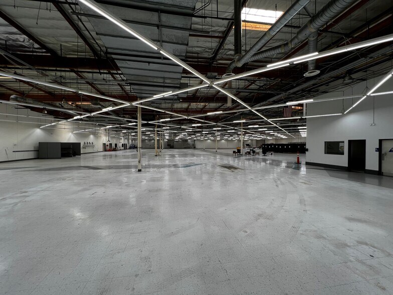 More Photos Of 200 Science Dr, Moorpark Light Manufacturing For Lease