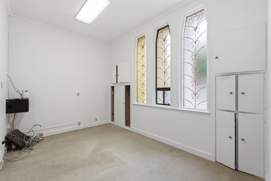 More Photos Of 645 Kelly Ave, Half Moon Bay Funeral Home For Sale
