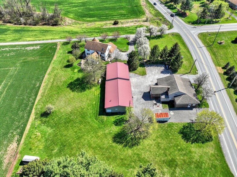 More Photos Of 2553 Roosevelt Ave, York Flex For Sale