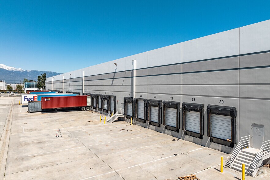 More Photos Of 12400 Philadelphia Ave, Eastvale Warehouse For Lease