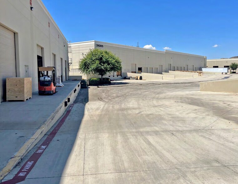 More Photos Of 36625 Kevin Rd, Wildomar Unknown For Lease