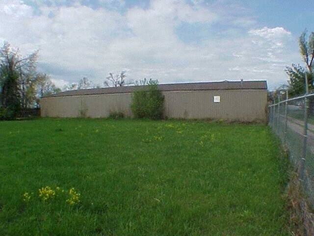 More Photos Of 1880 N Prairie St, Springfield Warehouse For Sale