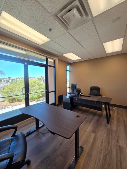 More Photos Of 1510 W Horizon Ridge Pky, Henderson Unknown For Lease