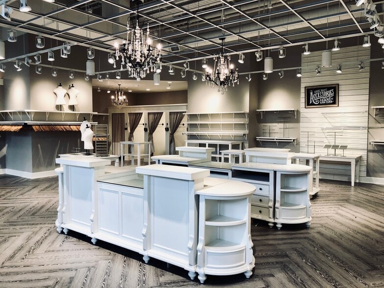 More Photos Of 1101 Outlet Collection Way, Auburn Unknown For Lease