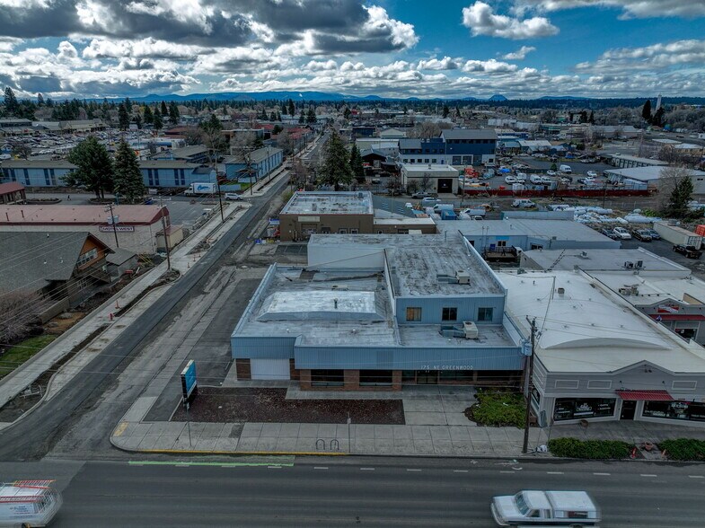 More Photos Of 999 NE 2nd St, Bend Freestanding For Lease