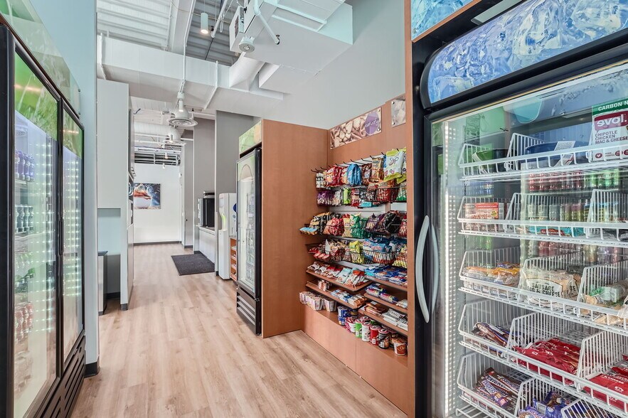 More Photos Of 7390 S Iola St, Englewood Office For Sale