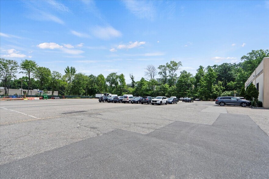 More Photos Of 30 Sherwood Ln, Fairfield Warehouse For Lease