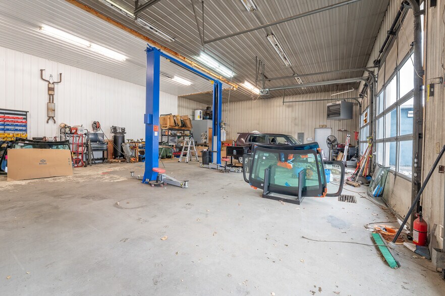 More Photos Of 901 Riverview Dr, Kalamazoo Auto Repair For Sale