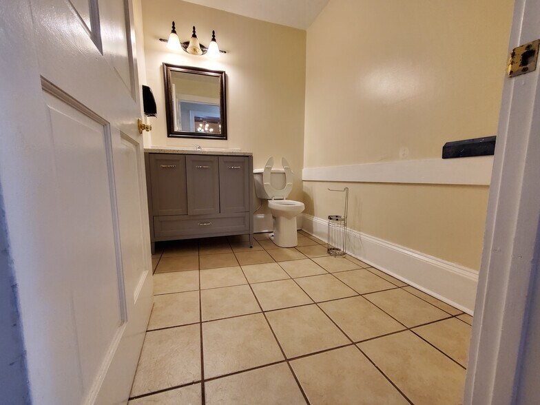 More Photos Of 309 Macon St, McDonough Office Residential For Lease