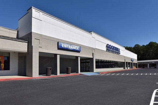 More Photos Of 2421-2423 Shallowford Rd, Marietta Unknown For Lease