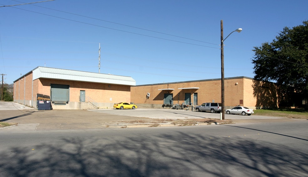 More Photos Of 3601 E Vickery Blvd, Fort Worth Flex For Sale
