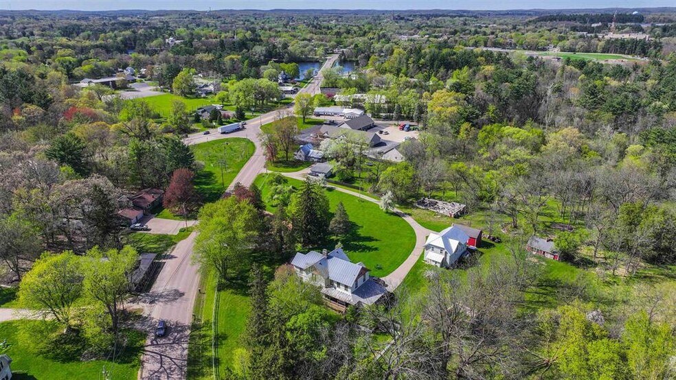 More Photos Of E3192 Apple Tree Ln, Waupaca Hospitality For Sale