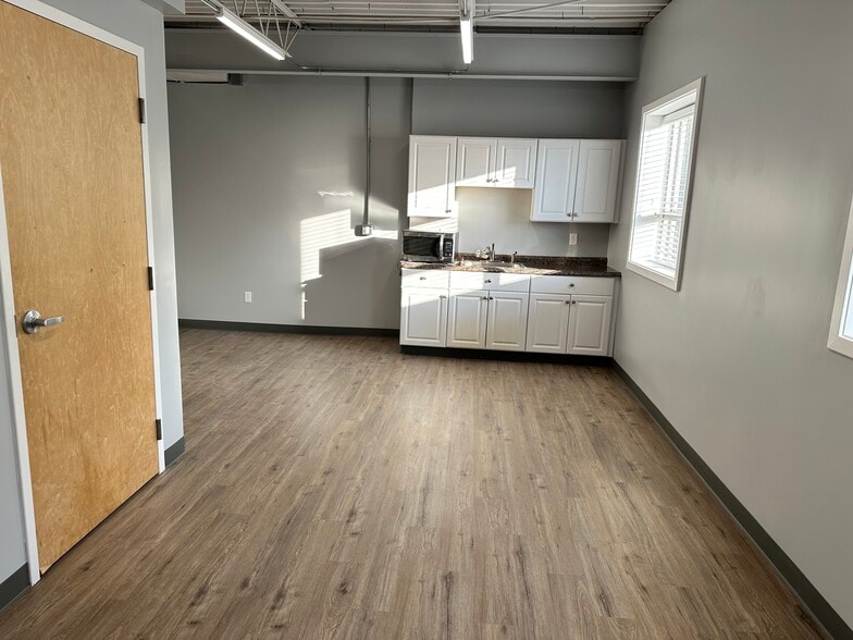 More Photos Of 53 Hancock St, Stratford Manufacturing For Lease