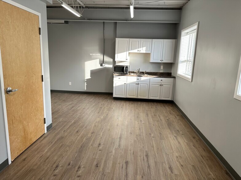 More Photos Of 53 Hancock St, Stratford Manufacturing For Lease