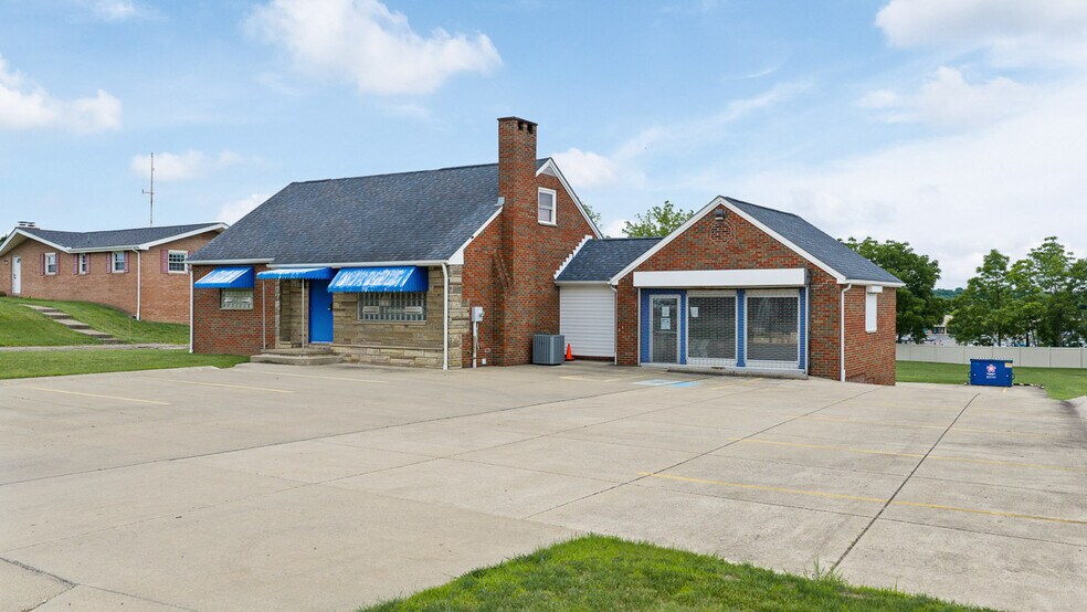 More Photos Of 4527 Market St, Youngstown Storefront Retail Office For Sale