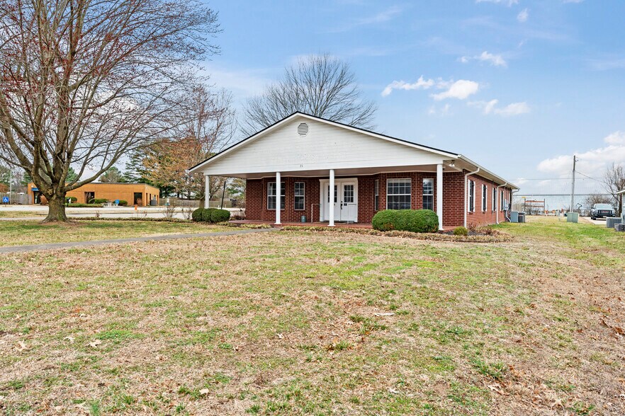 More Photos Of 71 Colt Square Dr, Fayetteville Loft Creative Space For Sale
