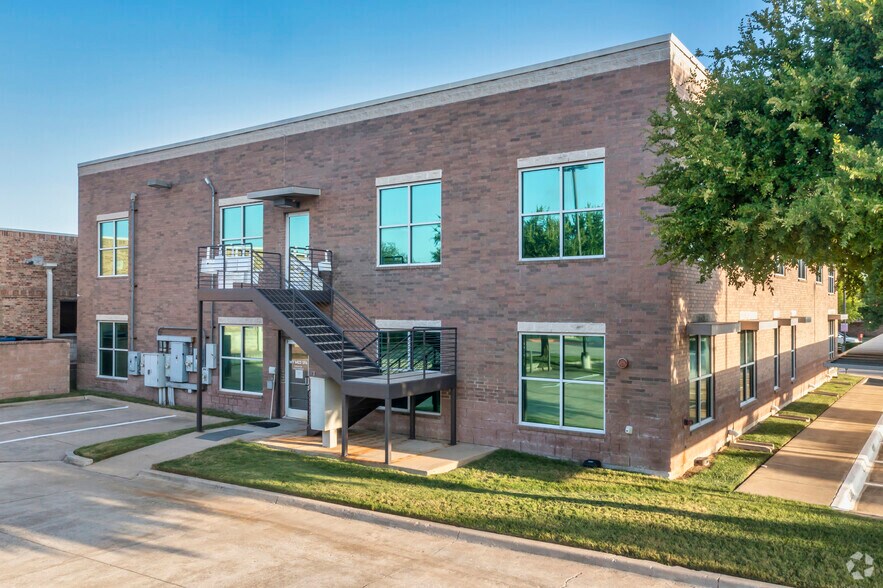 More Photos Of 5940 W Parker Rd, Plano Office For Sale