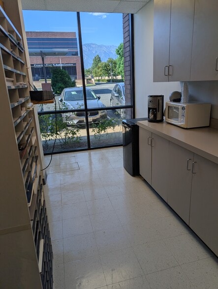 More Photos Of 255 W Foothill Blvd, Upland Office Residential For Lease