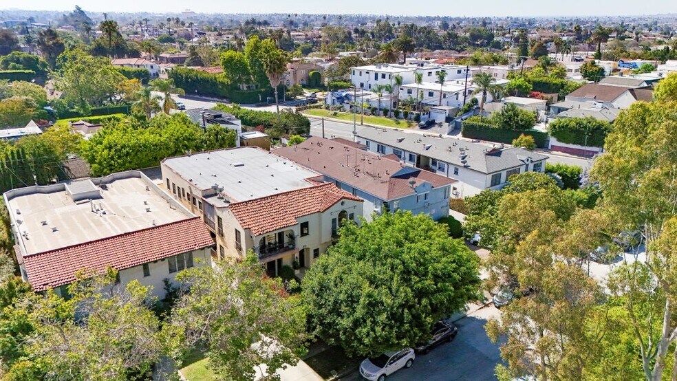 More Photos Of 942 S Mansfield Ave, Los Angeles Apartments For Sale