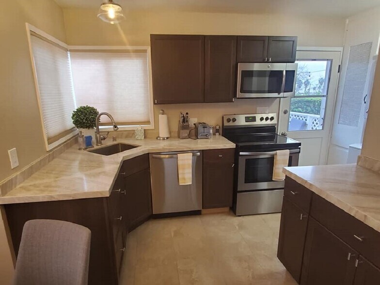 More Photos Of 1558 Ebers St, San Diego Apartments For Sale