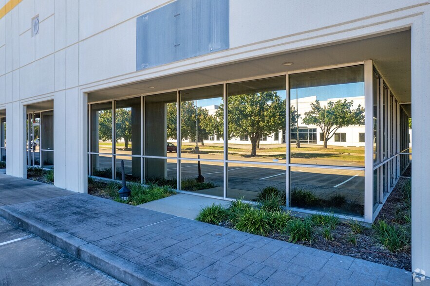 More Photos Of 10930 W Sam Houston Pky N, Houston Office For Lease