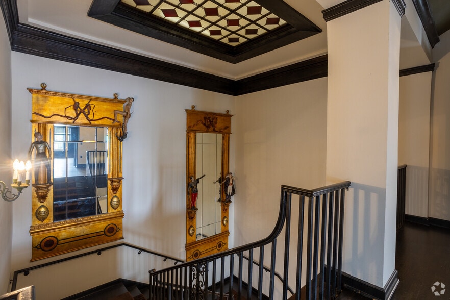 More Photos Of 6525 W Sunset Blvd, Los Angeles Loft Creative Space For Lease