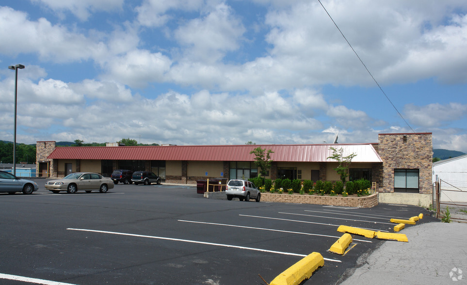 Primary Photo Of 5414-5506 6th Ave, Altoona Office For Lease