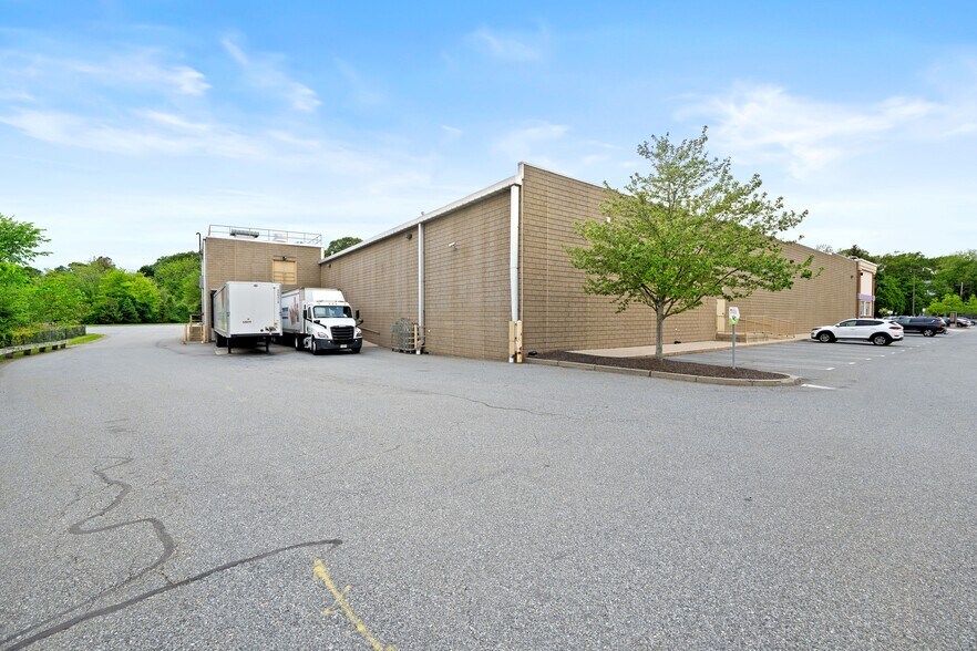 More Photos Of 275 Warwick Ave, Cranston Supermarket For Sale