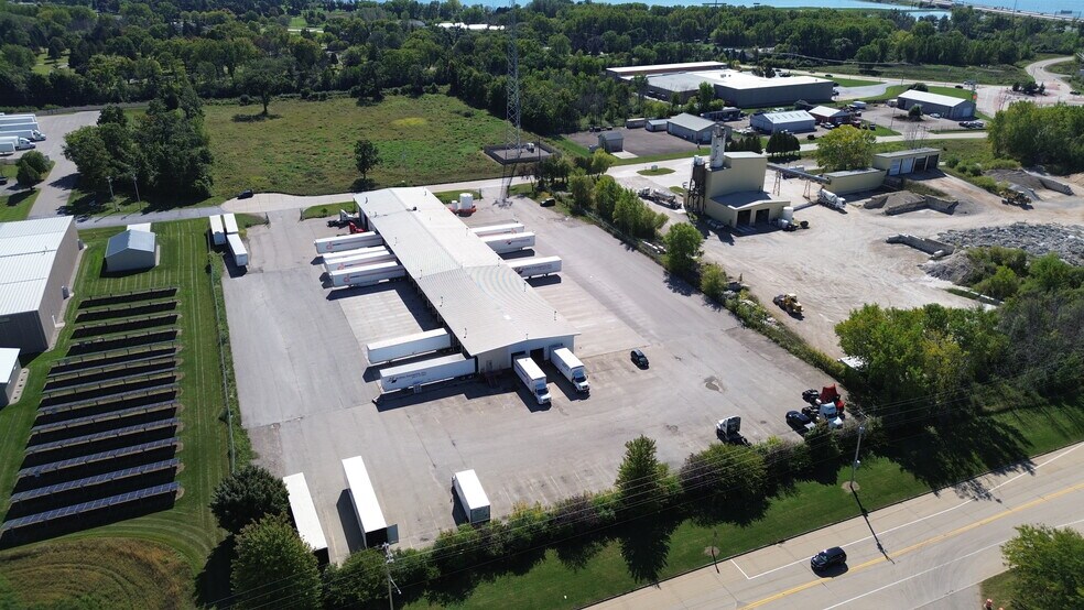 Primary Photo Of 1880 Stillman Dr, Oshkosh Truck Terminal For Lease