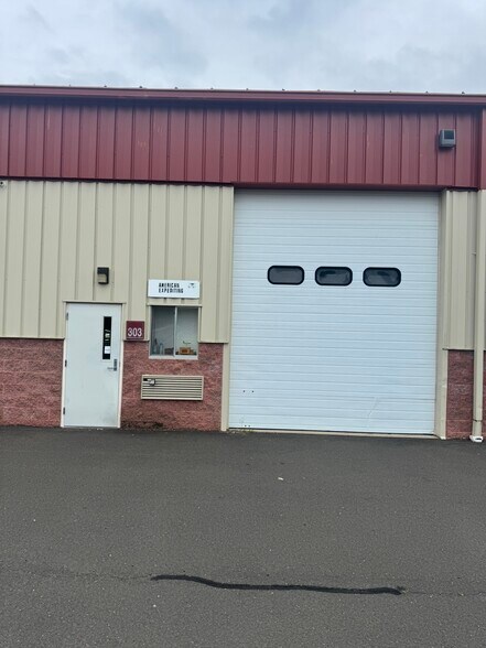 More Photos Of 200 Old County Cir, Windsor Locks Warehouse For Lease
