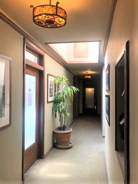 More Photos Of 12-22 S Oakland Ave, Pasadena Storefront Retail Office For Lease
