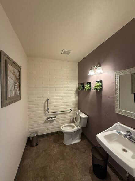 More Photos Of 2550 E Fort Lowell Rd, Tucson Medical For Sale