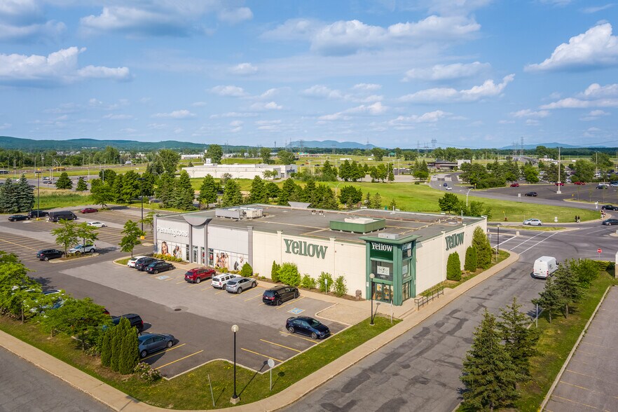 More Photos Of 1011-1195 BOUL St-Bruno, St-Bruno-de-Montarville Unknown For Lease