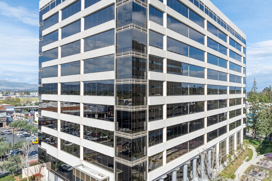 More Photos Of 6303 Owensmouth Ave, Woodland Hills Office For Lease