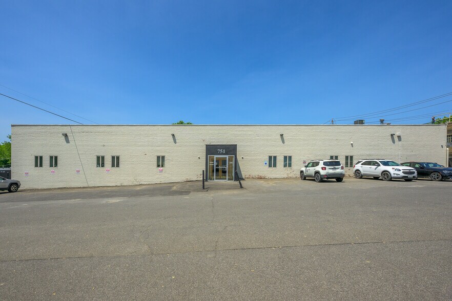 More Photos Of 747 Warren St, Hudson Medical For Sale