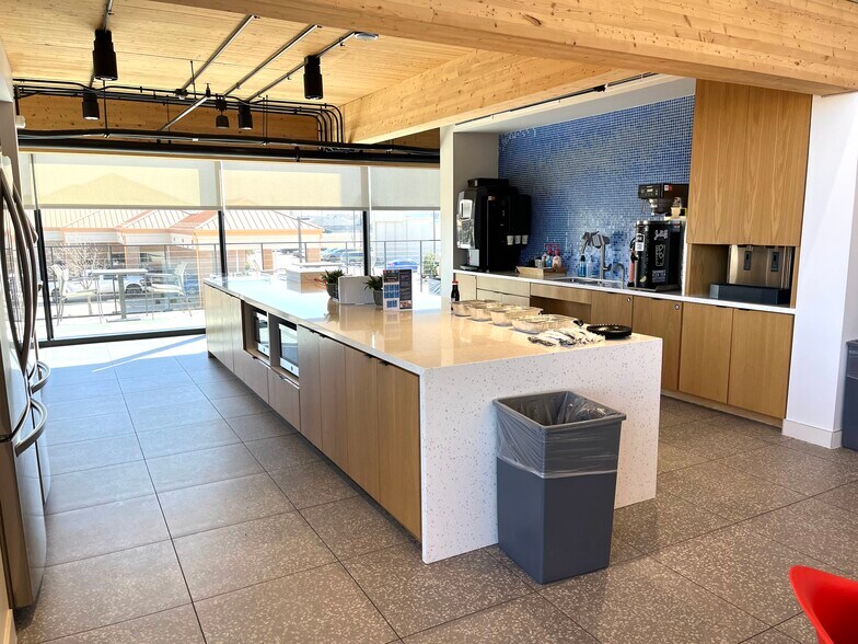 More Photos Of 420 SW 6th St, Moore Office For Lease