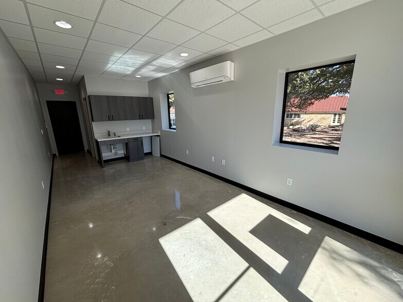 More Photos Of 113 Cantera Way, Georgetown Light Distribution For Lease