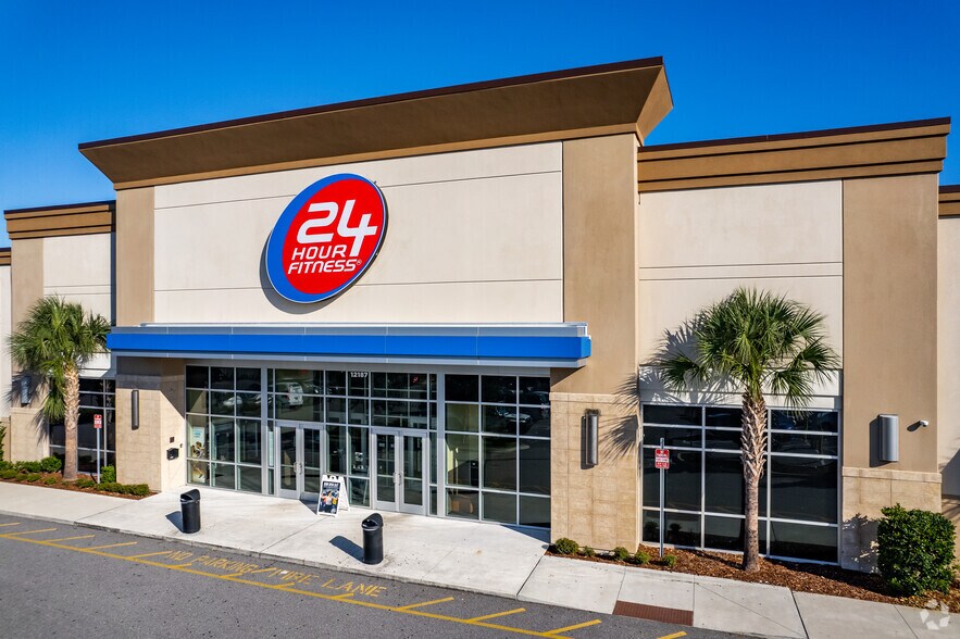 More Photos Of 12187-12299 E Colonial Dr, Orlando Storefront For Lease