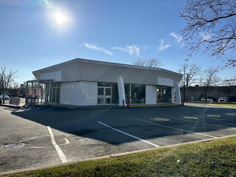 Primary Photo Of 3850 Veterans Memorial Hwy, Bohemia Fast Food For Lease