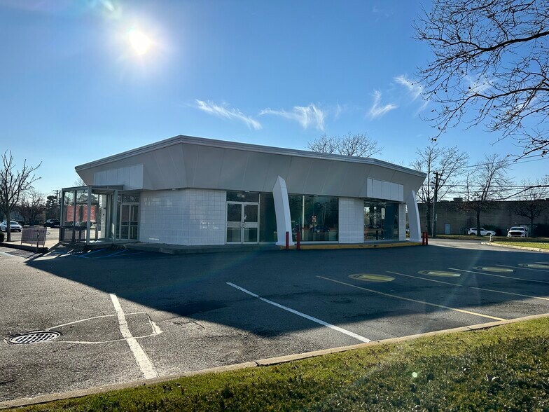 More Photos Of 3850 Veterans Memorial Hwy, Bohemia Fast Food For Lease