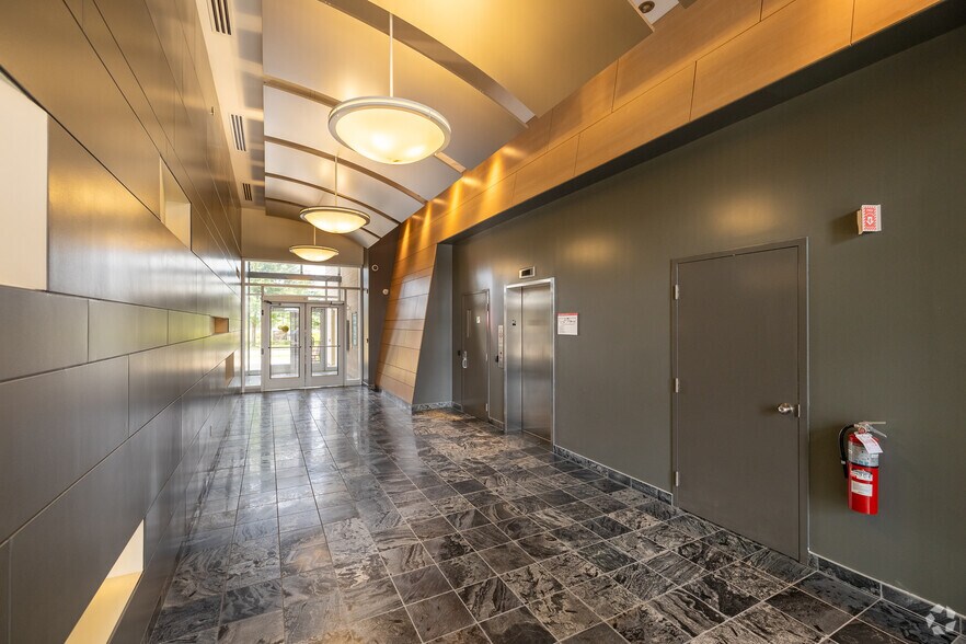 More Photos Of 500 Rue D'avaugour, Boucherville Storefront Retail Office For Lease