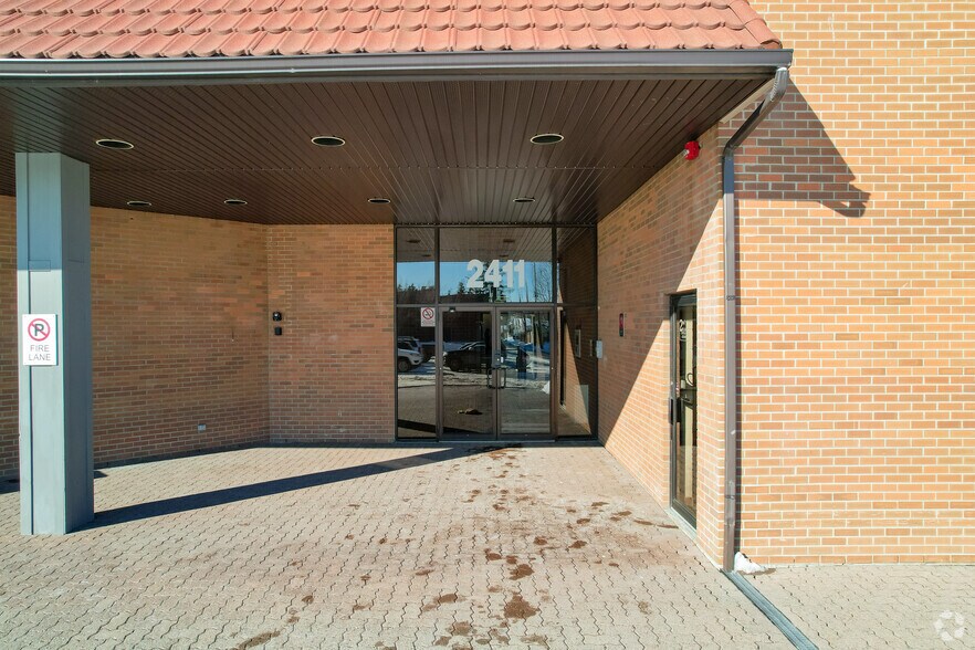 More Photos Of 2411 4th St NW, Calgary Office Residential For Lease