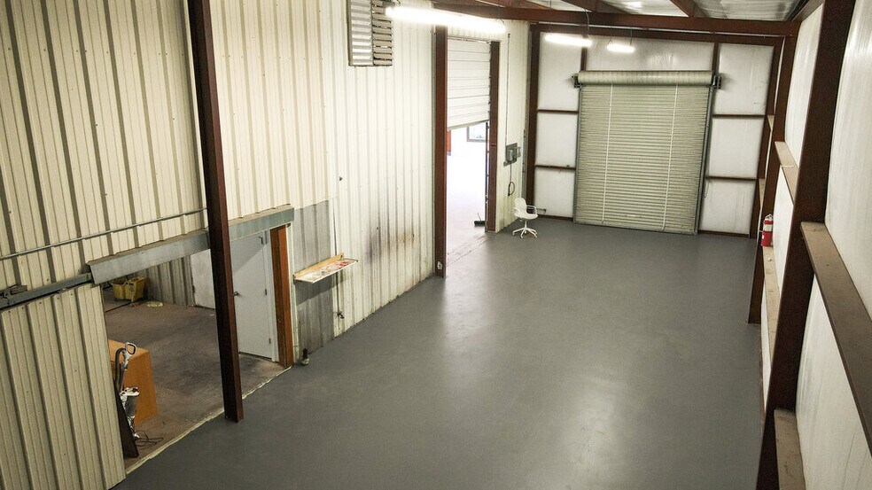 More Photos Of 5206 Beacon Dr, Austin Warehouse For Sale