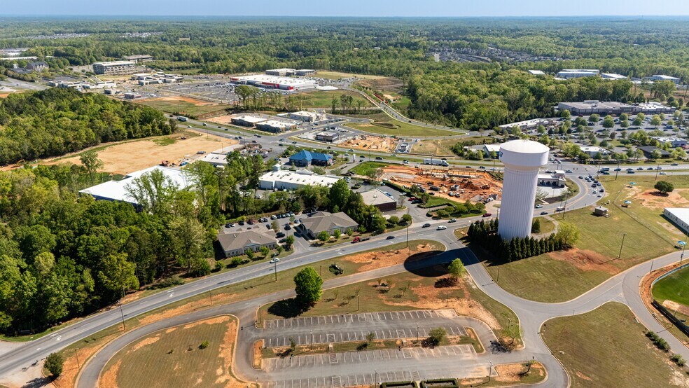 More Photos Of 4184 Dobys Bridge Rd, Fort Mill Office For Lease