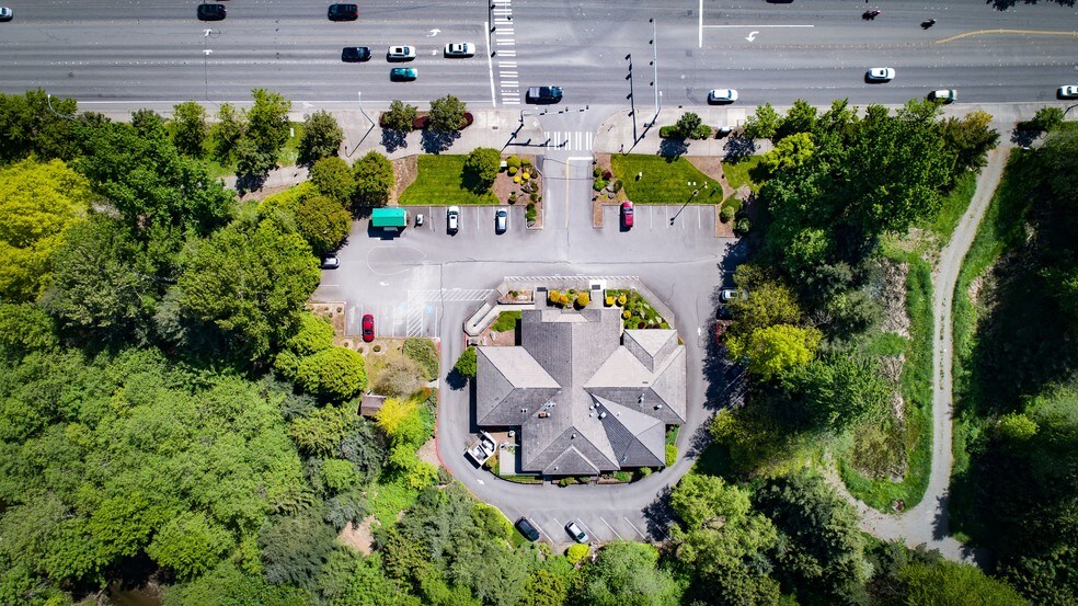 More Photos Of 888 NW Sammamish Rd, Issaquah Medical For Sale