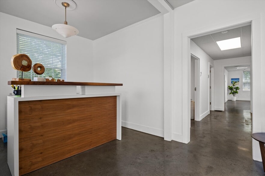 More Photos Of 525 Cherokee Blvd, Chattanooga Office For Lease