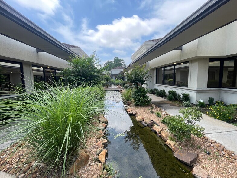 More Photos Of 200 Valleywood Dr, Spring Office For Sale