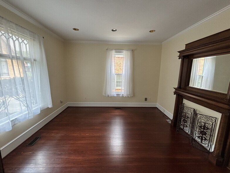 More Photos Of 9117 Church St, Manassas Office For Sale